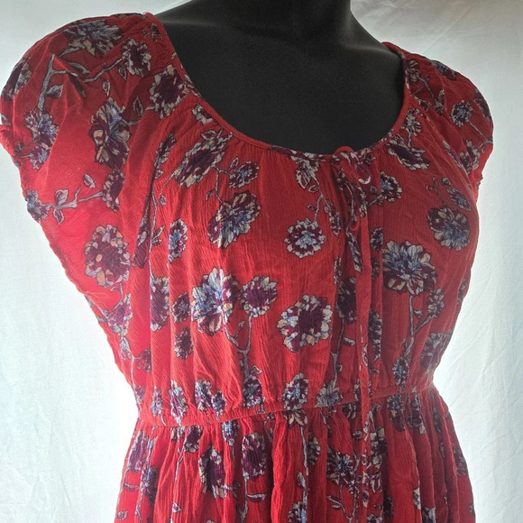 Lovely Red Floral Crepe Dress - Picture 6 of 9